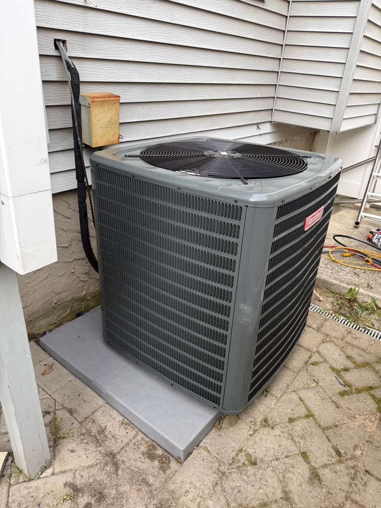Franklin Heating Cooling and Refrigeration outdoor residential air-conditioning system for HVAC contractor services in Powell, OH. HVAC contractor near me.